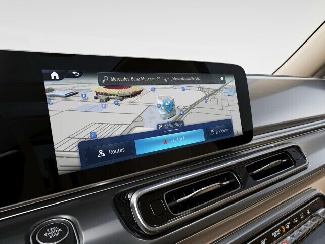 Gagnez du temps grâce à un système de navigation rapide Mercedes-Benz avec saisies flexibles par commande tactile ou commande vocale.