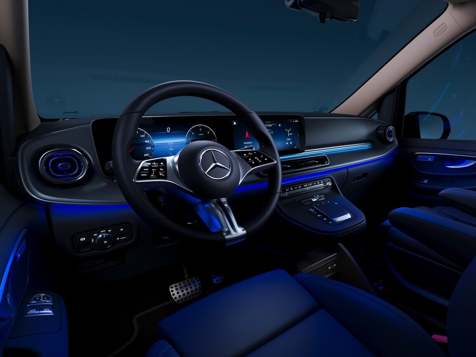 L'éclairage d'ambiance 64 couleurs dans la Mercedes-Benz Classe V Marco Polo.