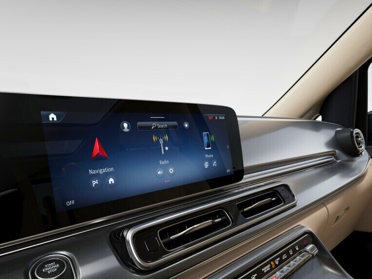 L’autoradio numérique (DAB) élargit le système multimédia en introduisant un récepteur numérique afin de capter des programmes radio terrestres conformes aux normes DAB et DAB+.