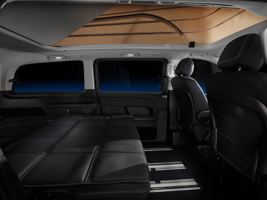 La banquette 3 places en version couchette de luxe, 2e rangée de sièges arrière dans la Classe V Marco Polo.