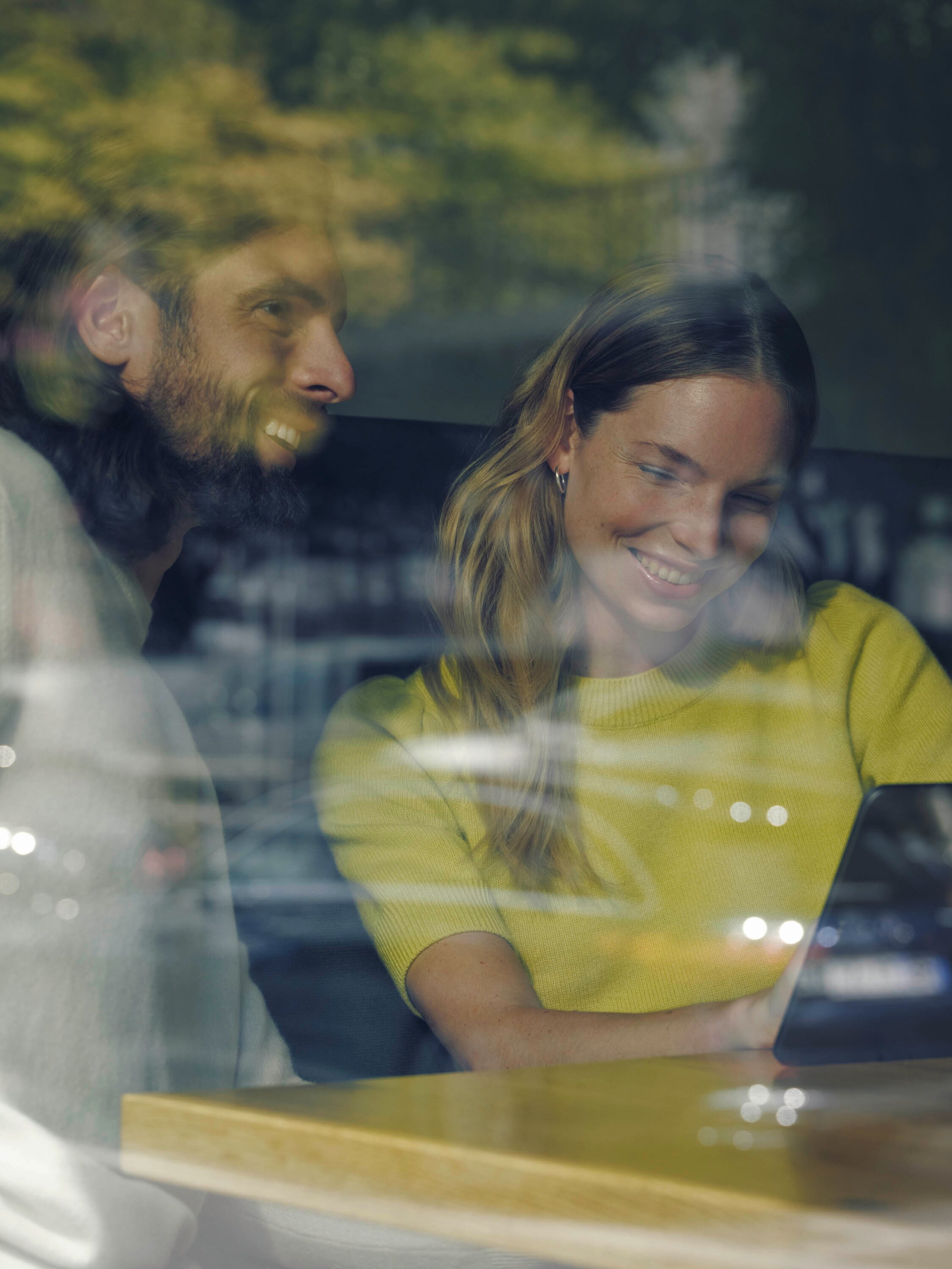 Image d'un couple sur la page d'accueil du portail en ligne des services financiers de Mercedes-Benz.
