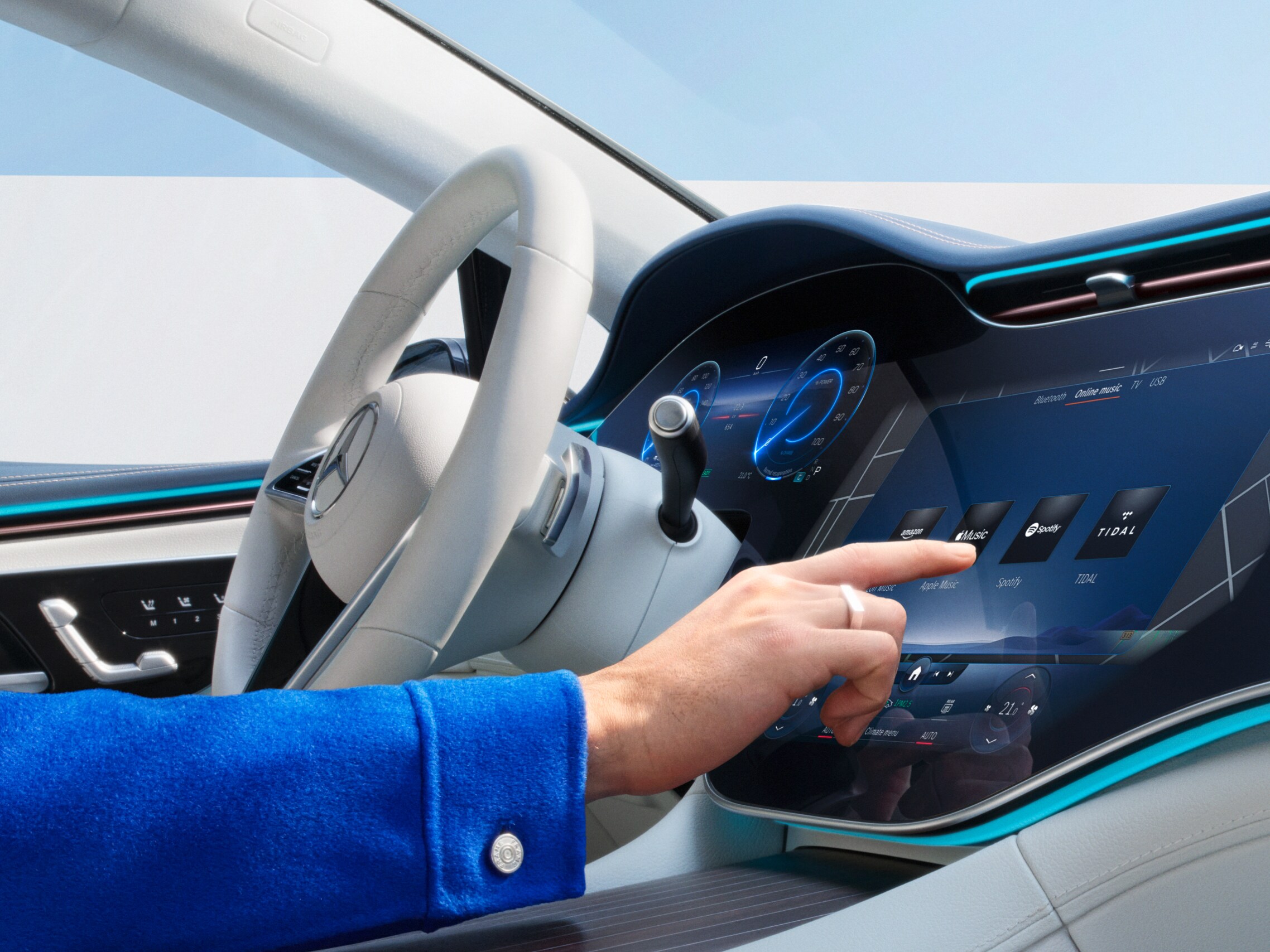 Hyper-écran MBUX d'une Mercedes-Benz avec les offres digitales sur le thème de la navigation.