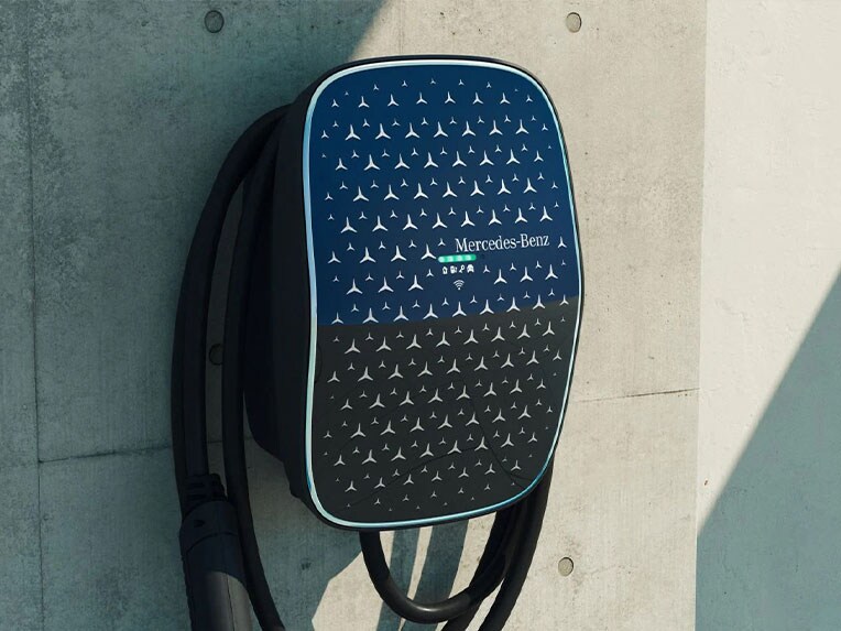 La Mercedes-Benz Wallbox, avec boîtier extérieur inspiré de manière créative des principes de Mercedes-EQ.