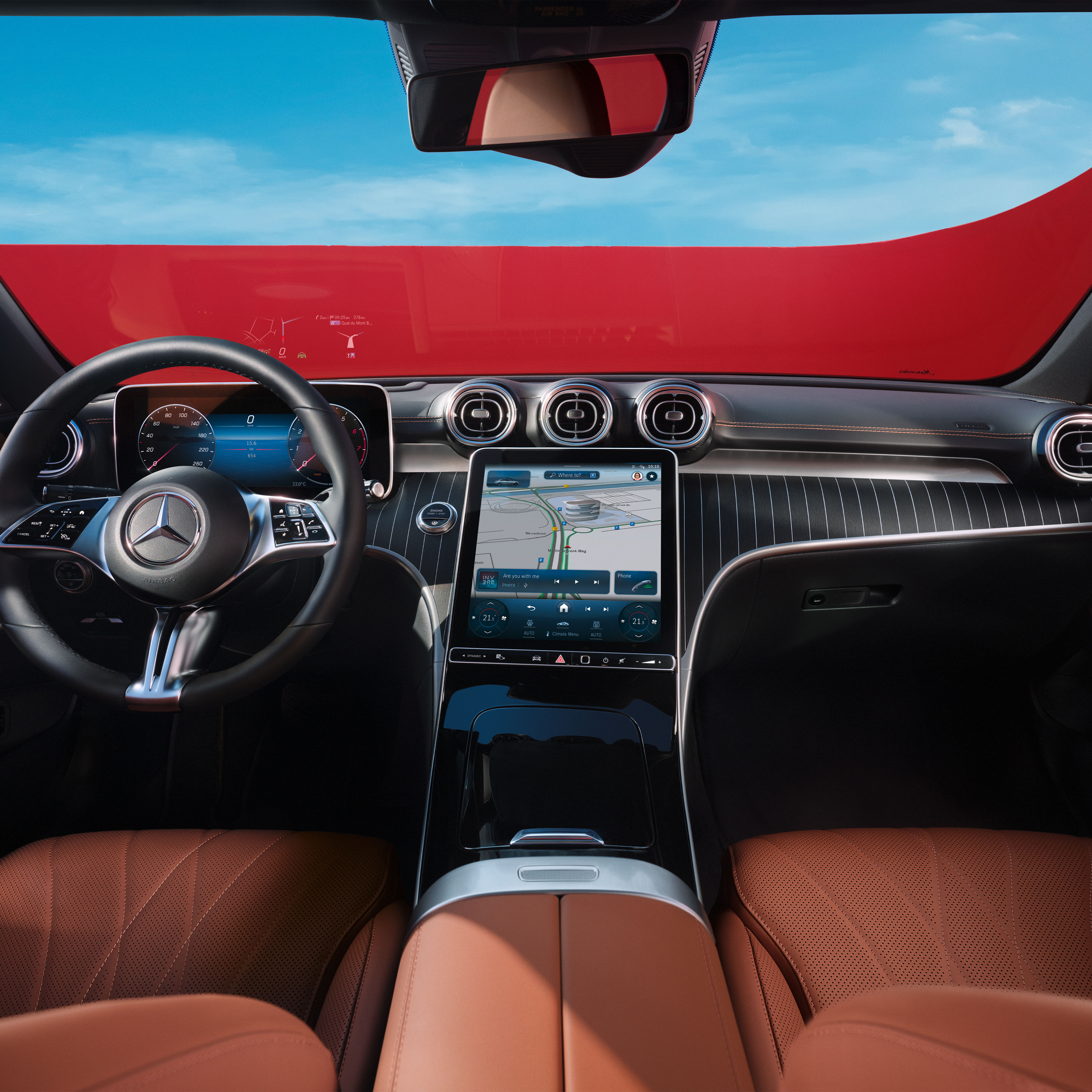 Système multimédia MBUX Mercedes | Mercedes-Benz L’habitacle de la Classe C berline avec système multimédia MBUX et écran tactile.