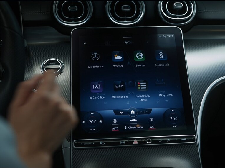 L'application Mercedes Pay s'affiche sur l'écran d'une Mercedes-Benz.