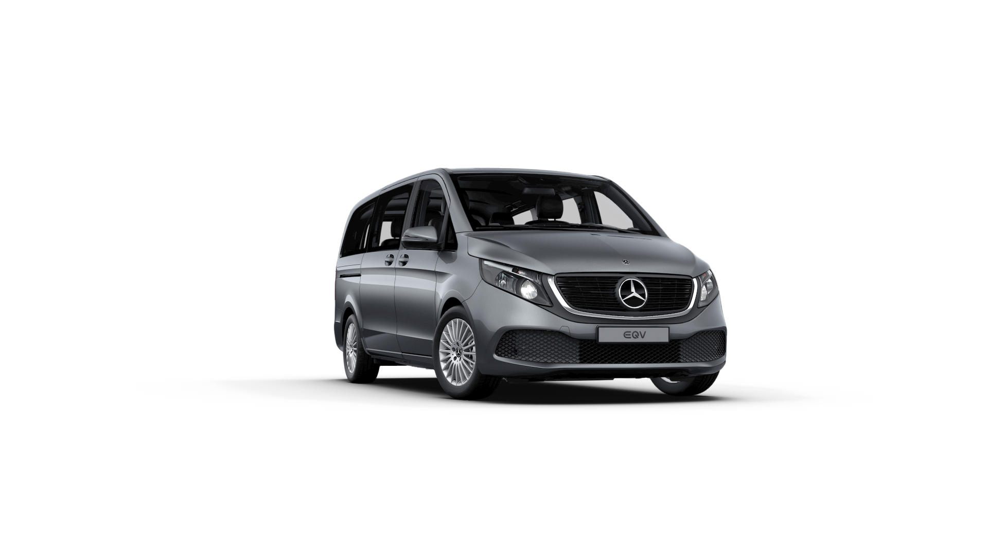 EQV Mercedes-Benz Vue trois quarts avant d'un Mercedes-Benz EQV sur fond blanc.