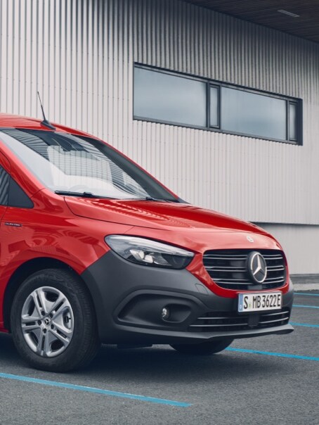 Une visualisation montre le fonctionnement des capteurs radar pour la mesure de la distance dans la Mercedes-Benz Citan.