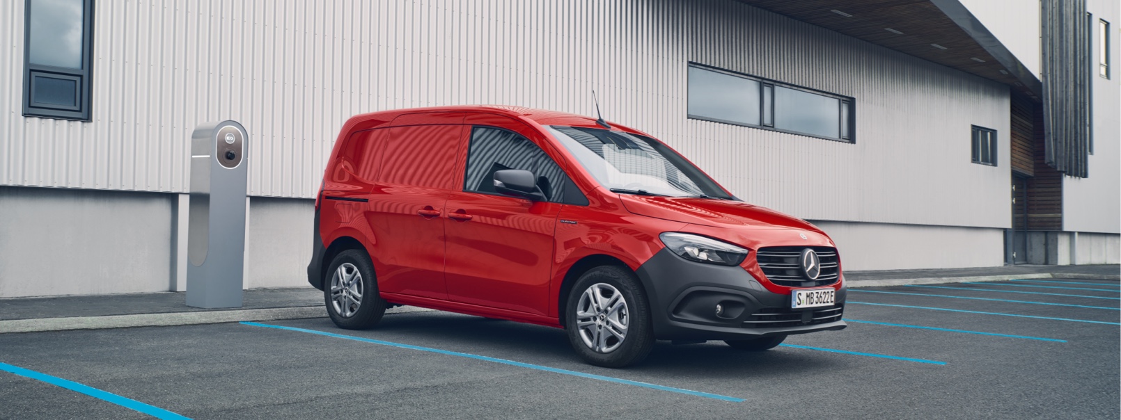 Sécurité Citan | Utilitaires légers Mercedes-Benz Une visualisation montre le fonctionnement des capteurs radar pour la mesure de la distance dans la Mercedes-Benz Citan.
