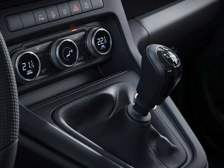 Le levier sélecteur de la boîte mécanique à 6 rapports du Mercedes-Benz Citan fourgon.