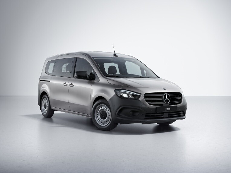 Citan Fourgon Mixto | Mercedes-Benz Le Citan Fourgon Mixto conduisant dans la rue.
