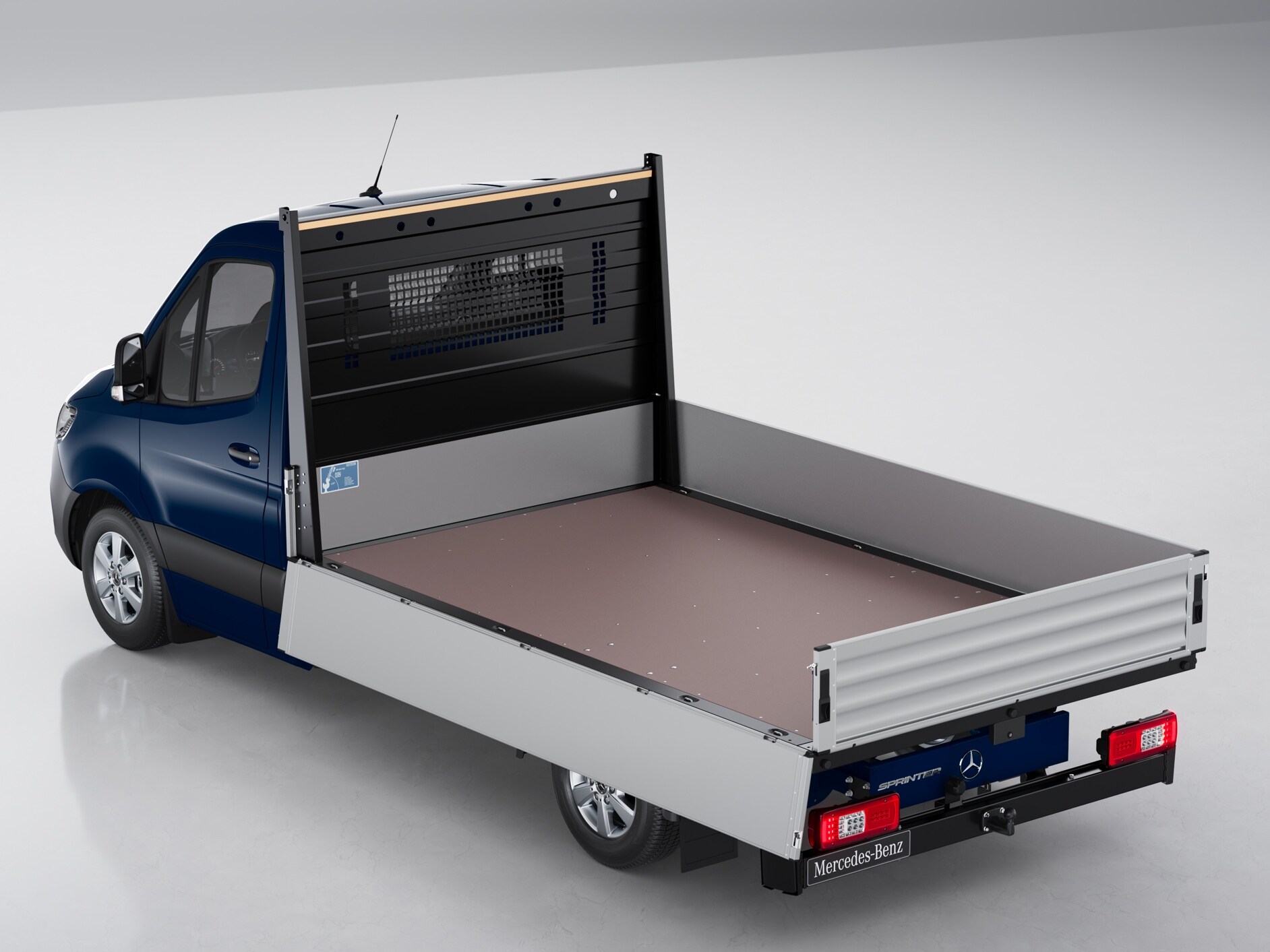 Le Mercedes-Benz eSprinter châssis-cabine en version véhicule à plateau.