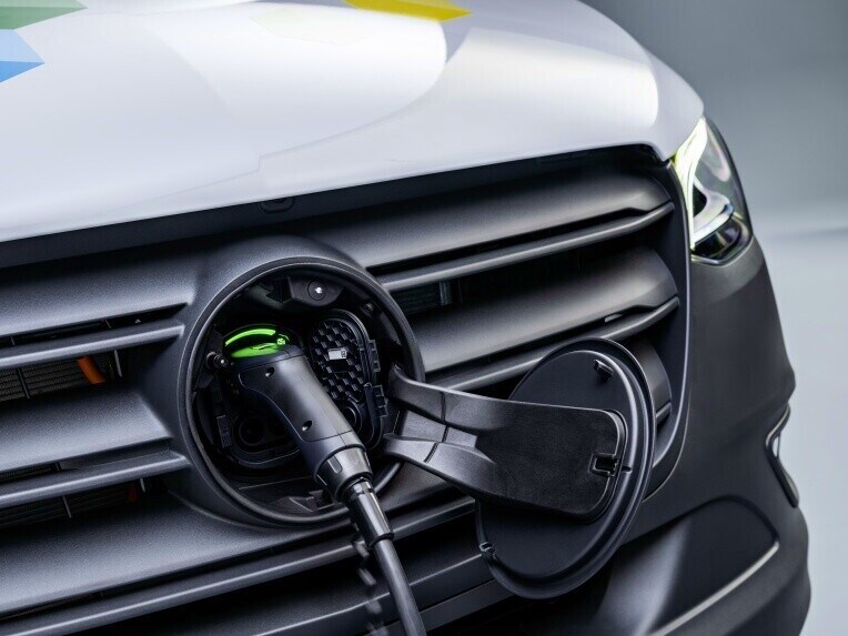 La batterie haute tension d'une capacité de 81 kWh donne à votre véhicule une charge utile décente, tandis que l'autonomie s'étend au-delà de l'environnement urbain.