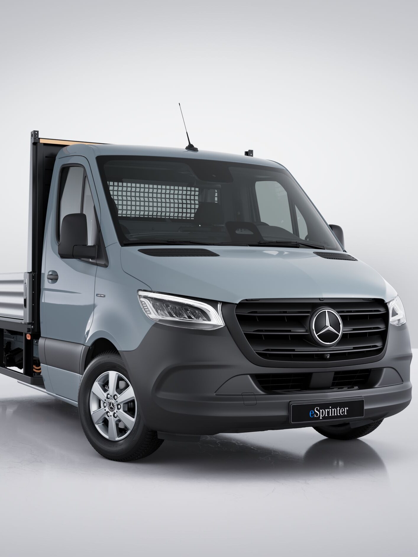 La Mercedes-Benz eSprinter à plateau.