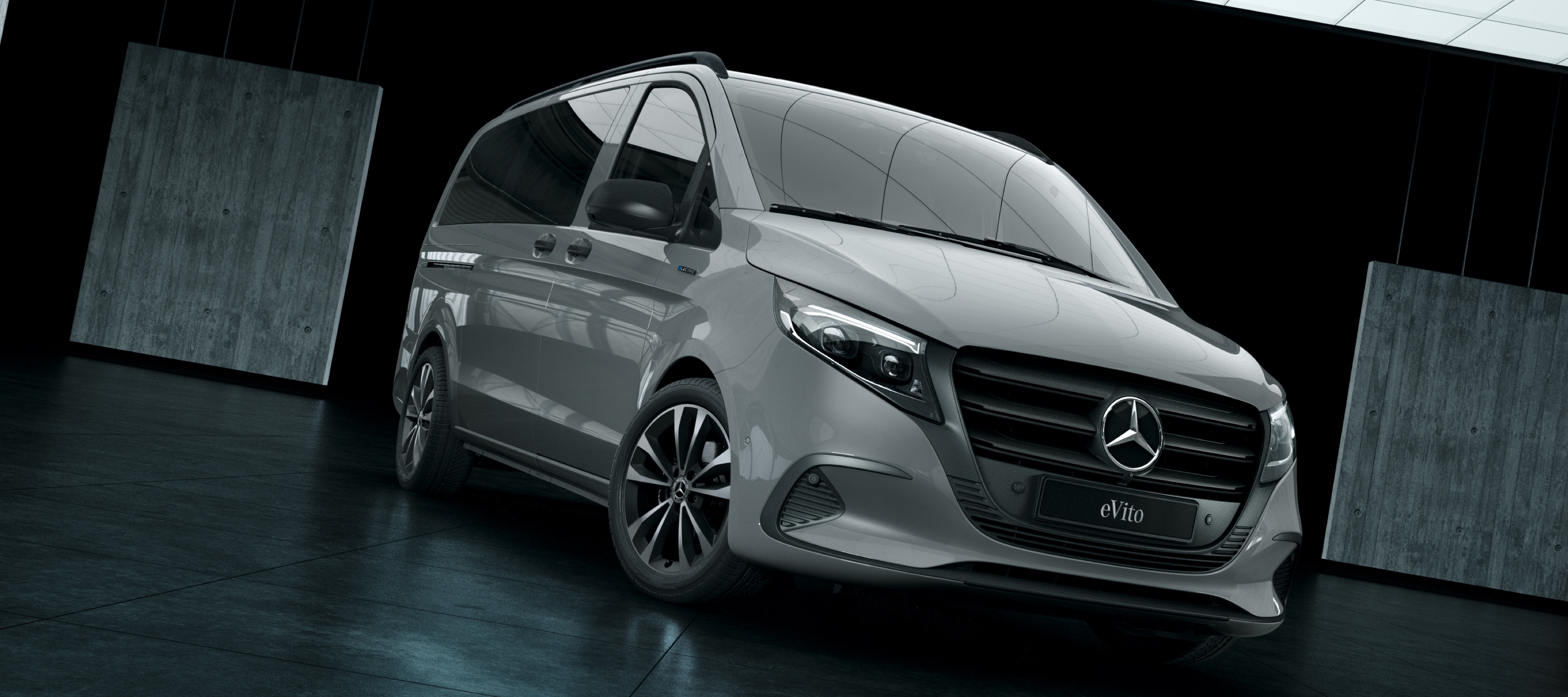 eVito Fourgon | Utilitaires légers Mercedes-Benz Le Mercedes-Benz eVito Fourgon se trouve dans un entrepôt entouré de murs en béton.