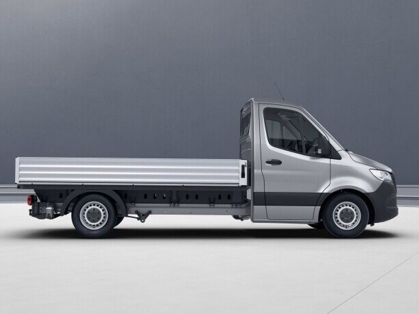 Le Sprinter à plateau en longueur « Standard » avec cabine standard.