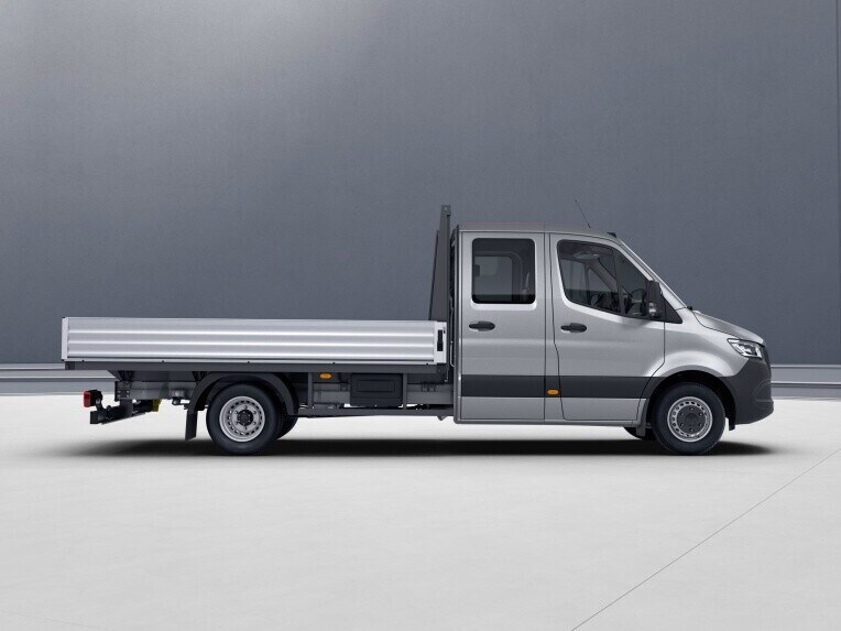 Le Sprinter à plateau en longueur « Standard » avec cabine double.