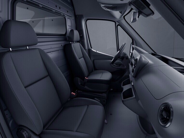 Les airbags rideaux intégrés dans la garniture de toit peuvent protéger la tête, le visage et la zone du thorax des personnes assises sur les sièges extérieurs du poste de conduite en cas de collision.