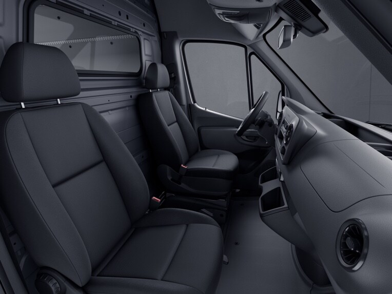 Les airbags rideaux intégrés dans la garniture de toit peuvent protéger la tête, le visage et la zone du thorax des personnes assises sur les sièges extérieurs du poste de conduite en cas de collision latérale.