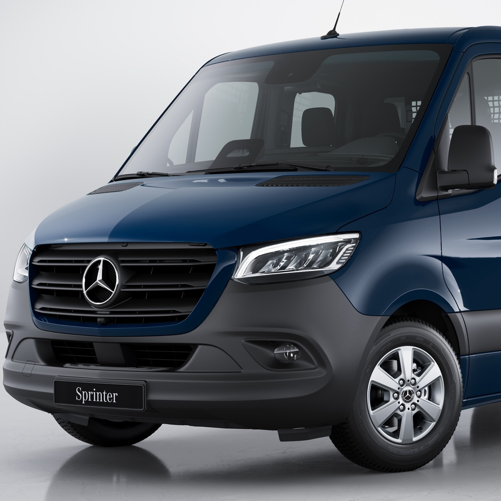 Vue avant du véhicule à plateau Mercedes-Benz Sprinter