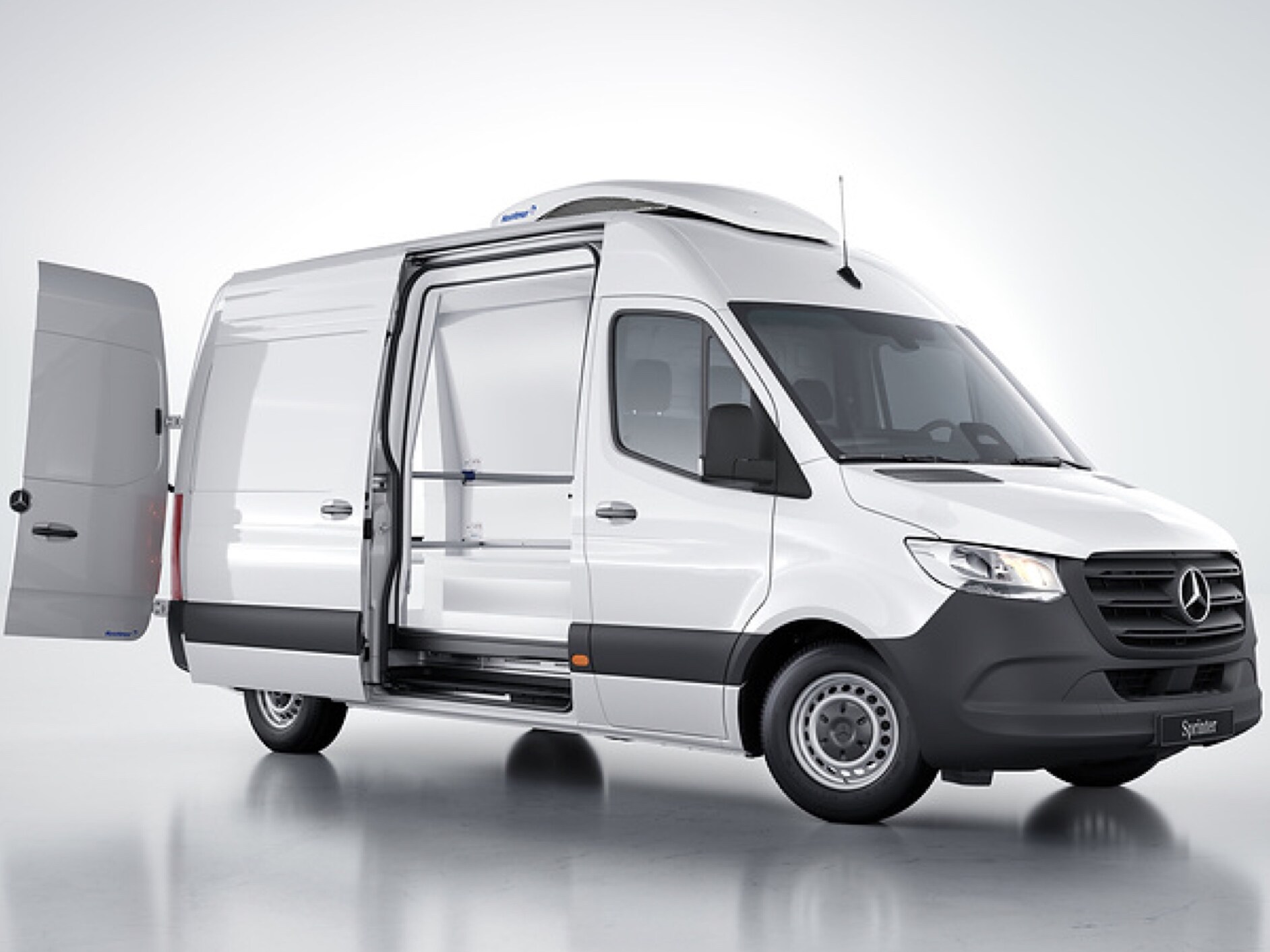 Une Mercedes-Benz Sprinter fourgon avec une solution professionnelle de VanSolution.
