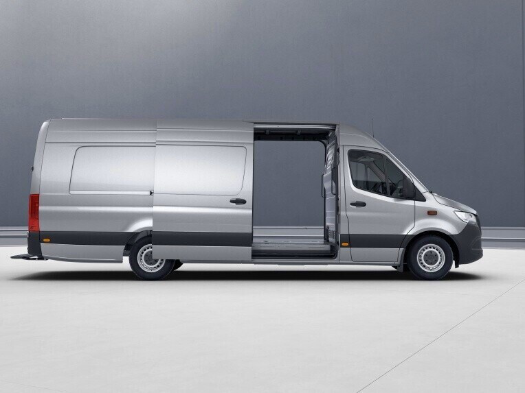 Le Sprinter fourgon extra-long avec toit surélevé.