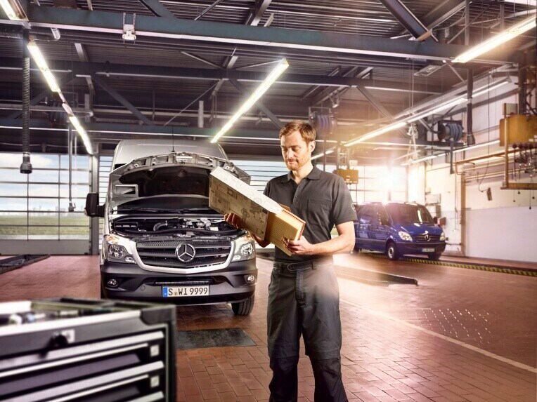 Avec l’option leasing + entretien, vous combinez l’utilisation du véhicule avec un Pack Service de Mercedes-Benz.