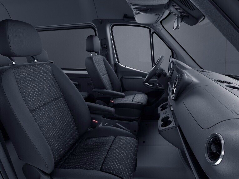 Les airbags rideaux intégrés dans la garniture de toit peuvent protéger la tête, le visage et la zone du thorax des personnes assises sur les sièges extérieurs du poste de conduite en cas de collision.