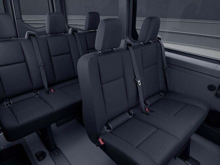 La banquette 2 places dans la 1ère, 2e ou 3e rangée de l’espace passagers offre des places assises confortables pour 2 personnes.