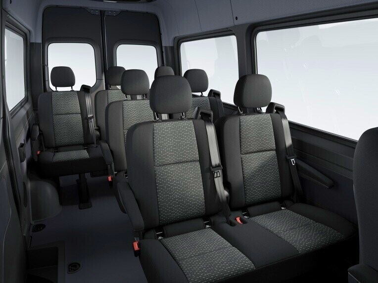 L'habitacle du Mercedes-Benz Sprinter Tourer à 7 places.