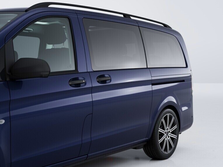 La porte coulissante gauche du Mercedes-Benz Vito Tourer.