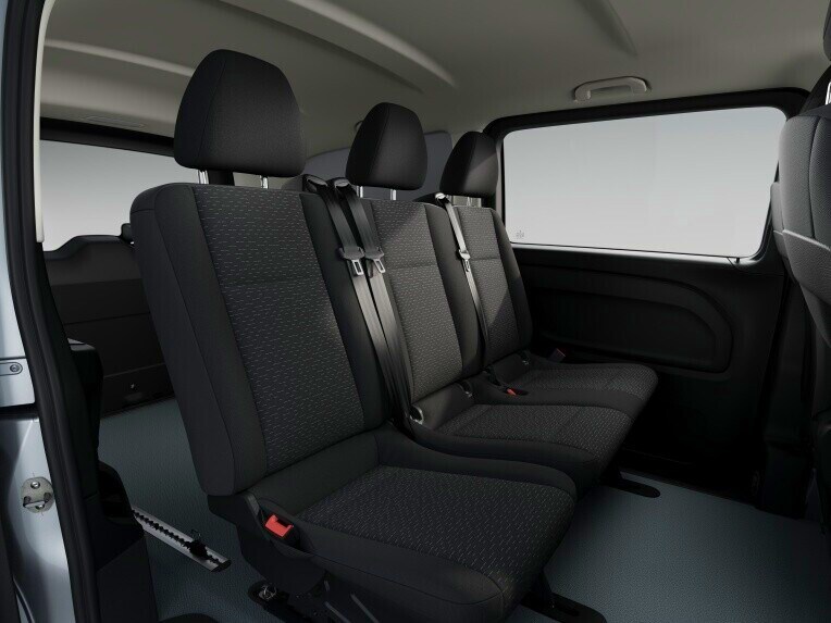 La banquette à 3 places convertible en couchette confort permet d’apprécier les pauses sans sortir du véhicule.