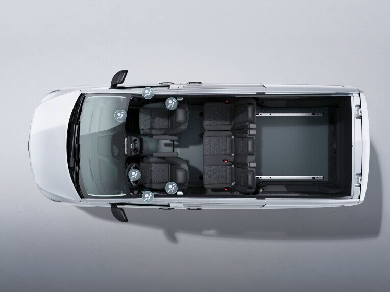 L’airbag frontal pour passager peut aider à protéger la tête et le haut du corps du passager avant en cas de collision.