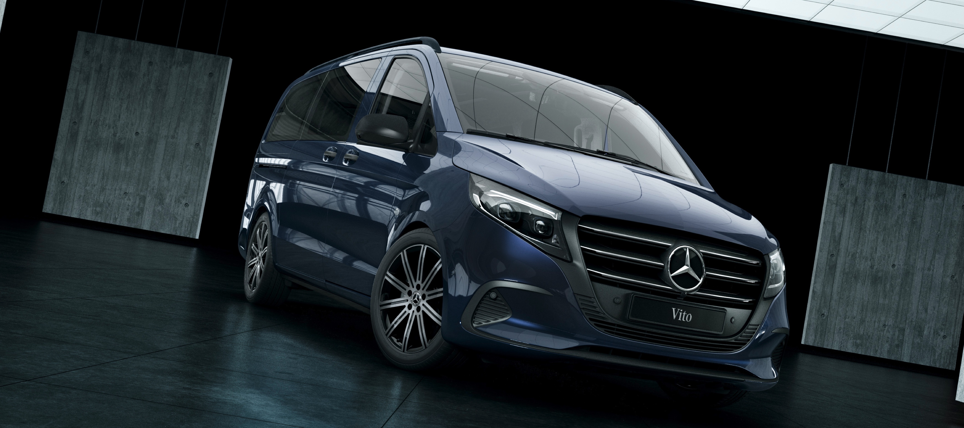 eVito Fourgon | Utilitaires légers Mercedes-Benz Le Mercedes-Benz eVito Fourgon se trouve dans un entrepôt entouré de murs en béton.