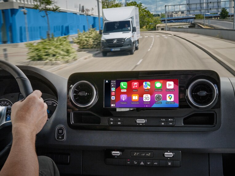 Offres digitales supplémentaires de Mercedes-Benz dans le système multimédia MBUX du Mercedes-Benz Sprinter.