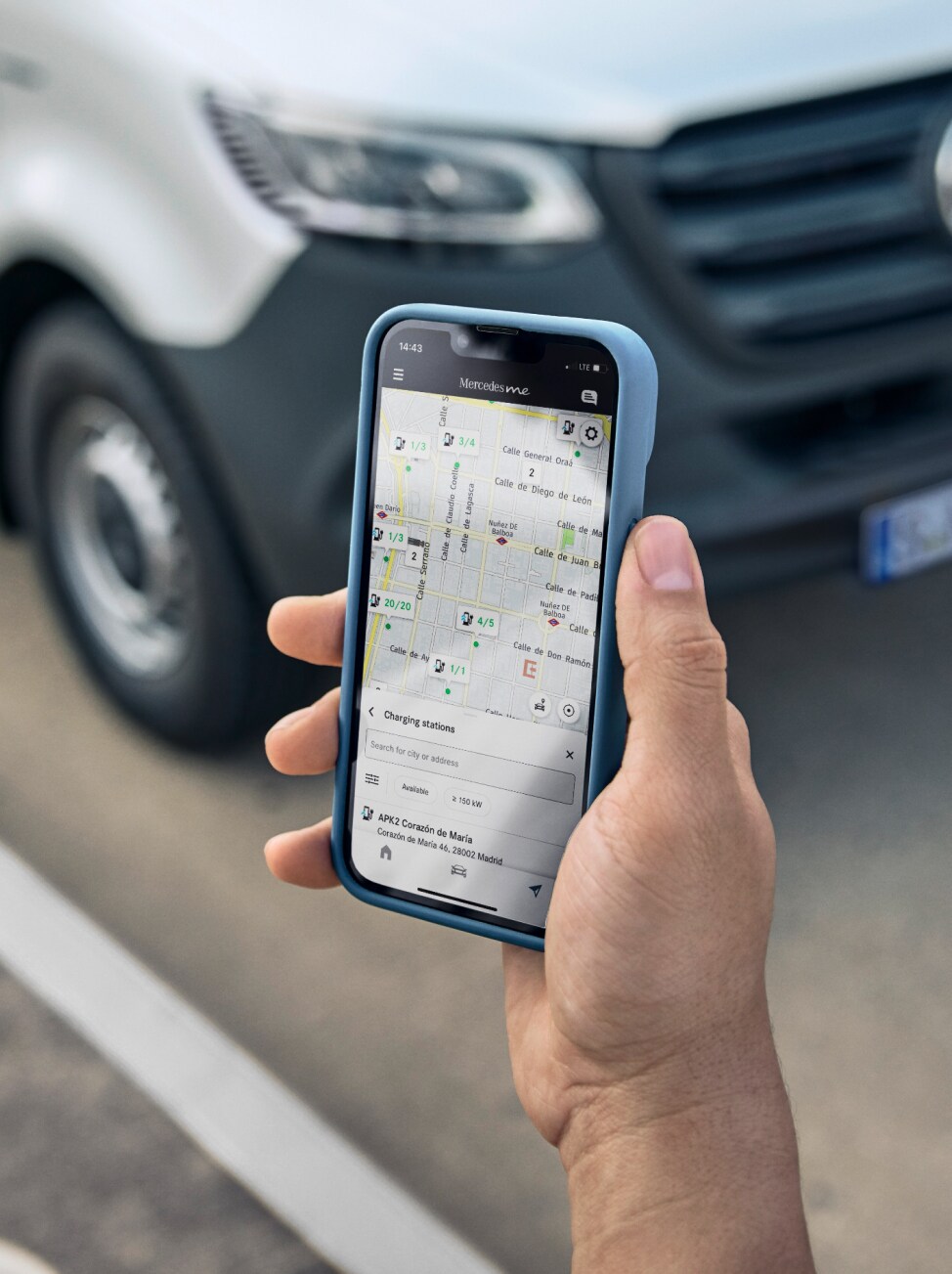 Les fonctions du système Mercedes-Benz MBUX sur un smartphone.