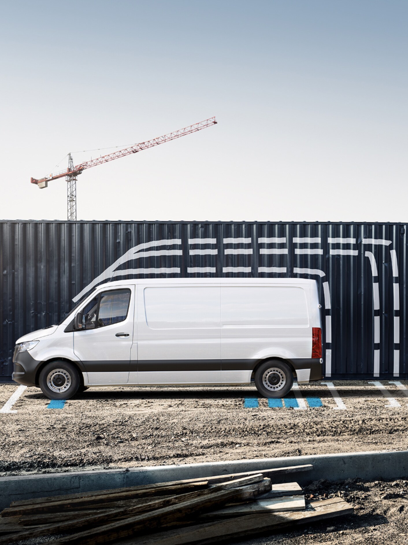 Vue graphique des dimensions du véhicule dans l'application Mercedes-Benz sur un smartphone.