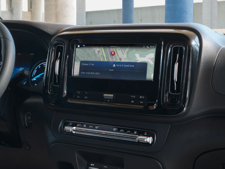 L'offre digitale Car-to-X Communication dans le système multimédia MBUX dans le Mercedes-Benz eVito.