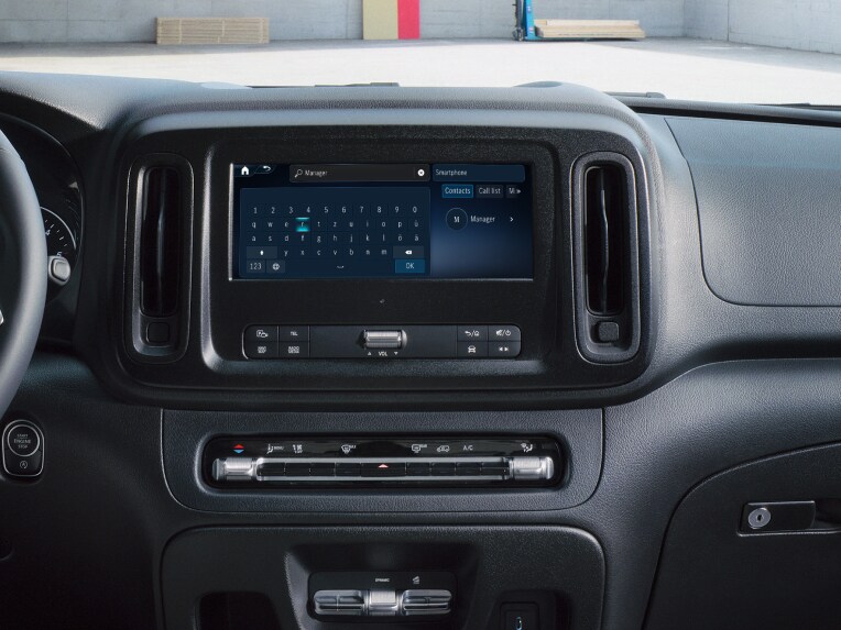 L'offre digitale Recherche en ligne, présentée ici dans un Mercedes-Benz Vito.