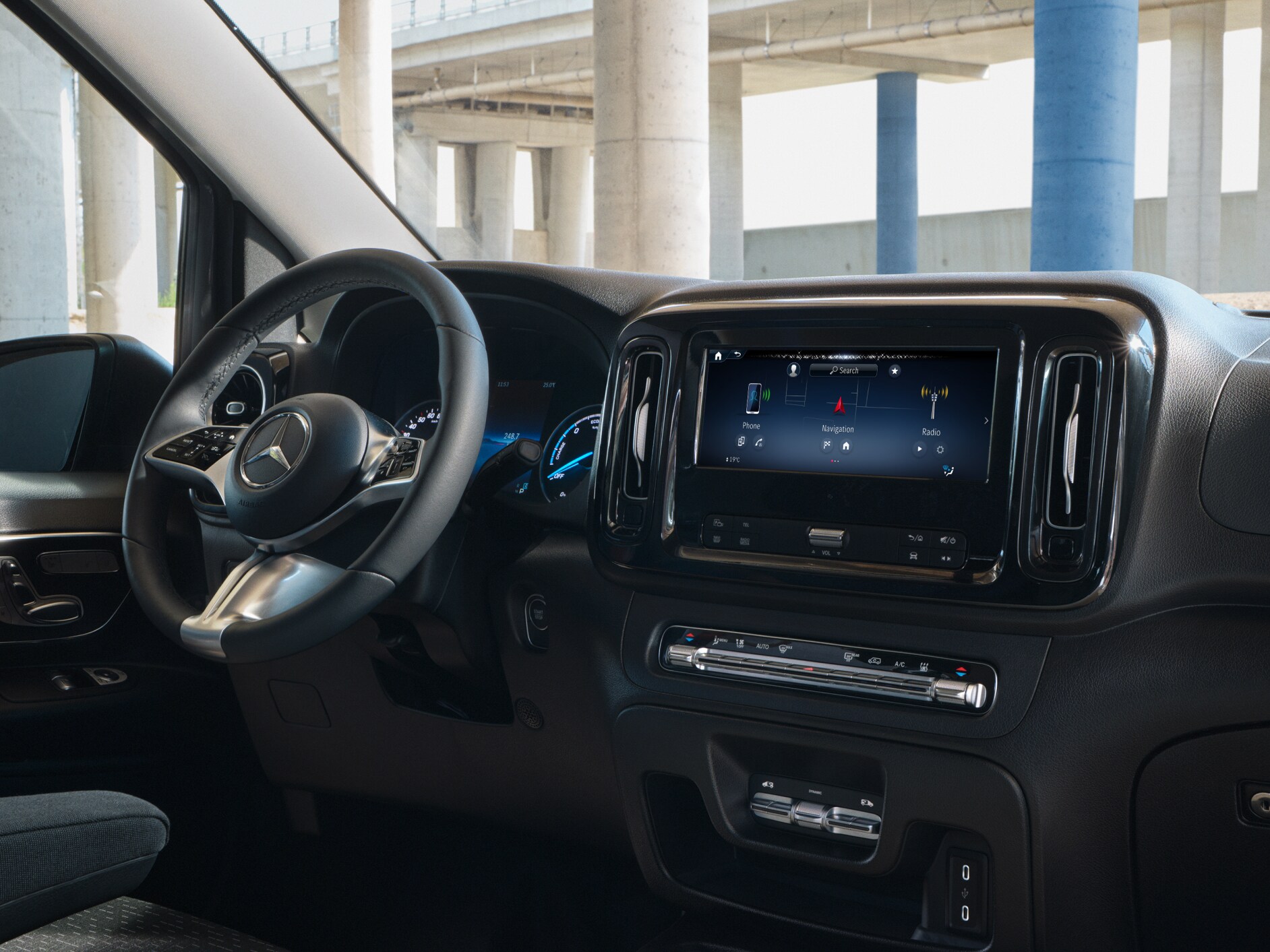 L'offre digitale Hey Mercedes dans le système multimédia MBUX dans le Mercedes-Benz eVito.