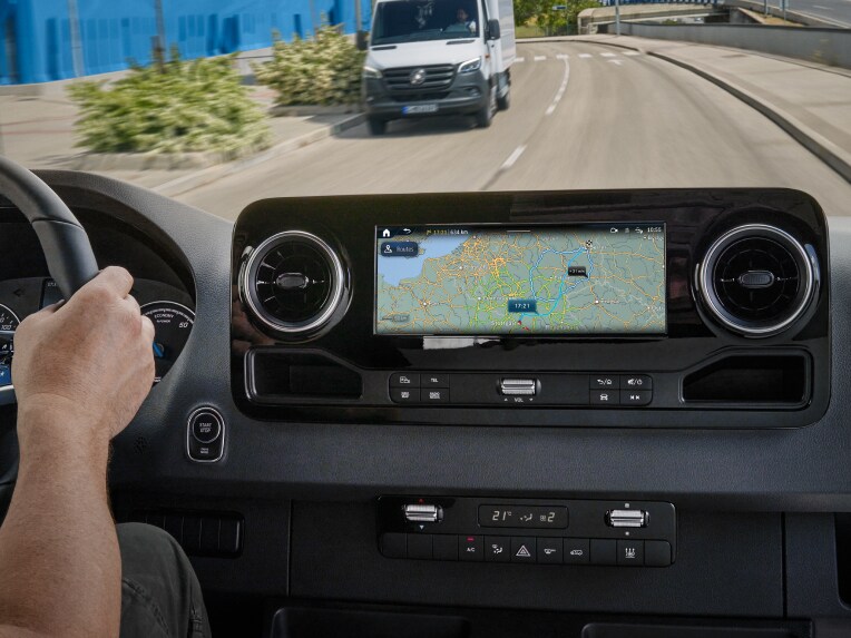 Le Guidage d'itiné. en ligne de Mercedes-Benz dans le système multimédia MBUX.