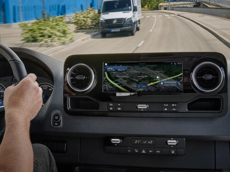 L'offre digitale Vue satellite de Mercedes-Benz dans le système multimédia MBUX.