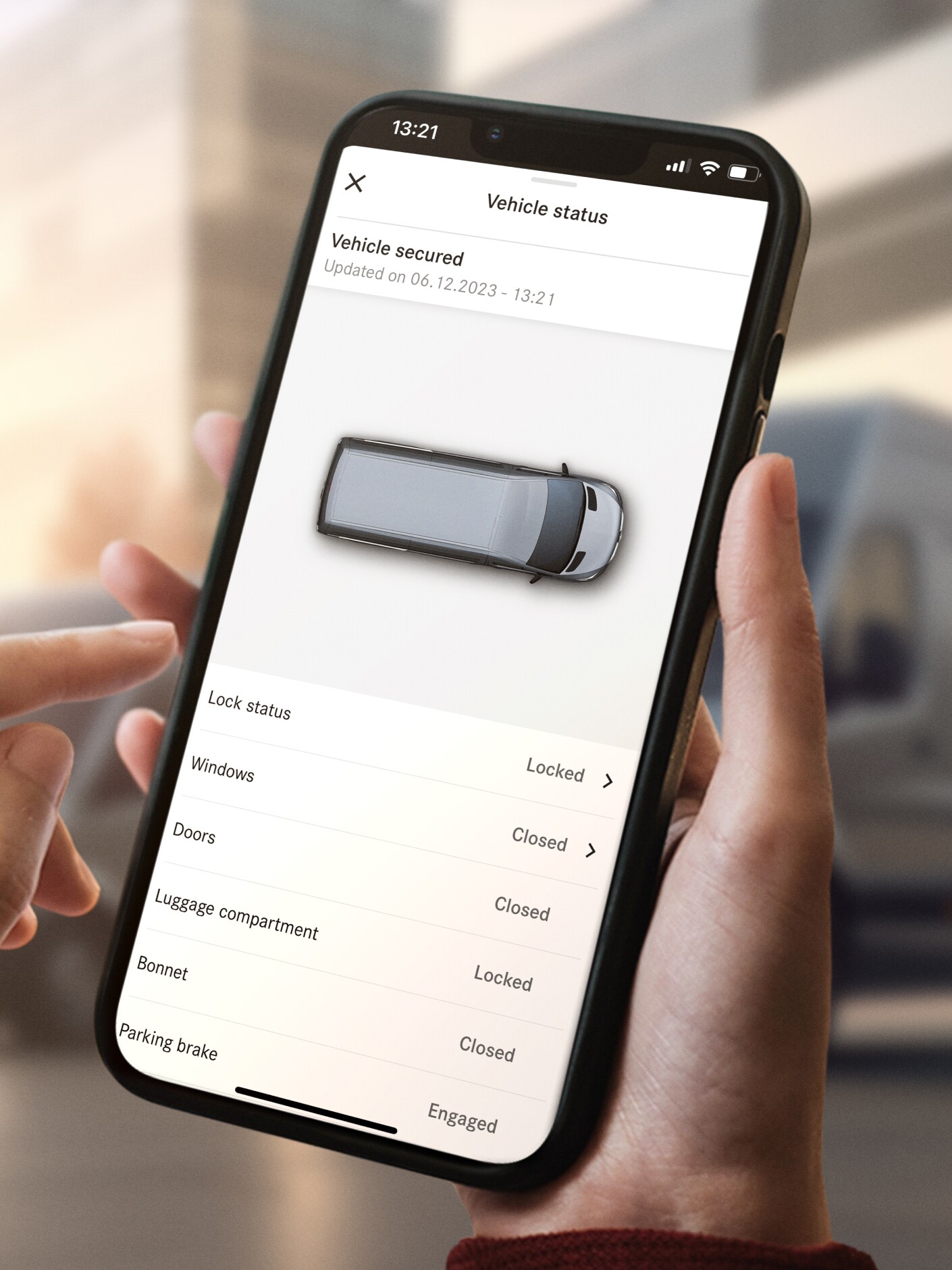 La fonction Interrogation à distance de l'état du véhicule de Mercedes-Benz sur un smartphone.