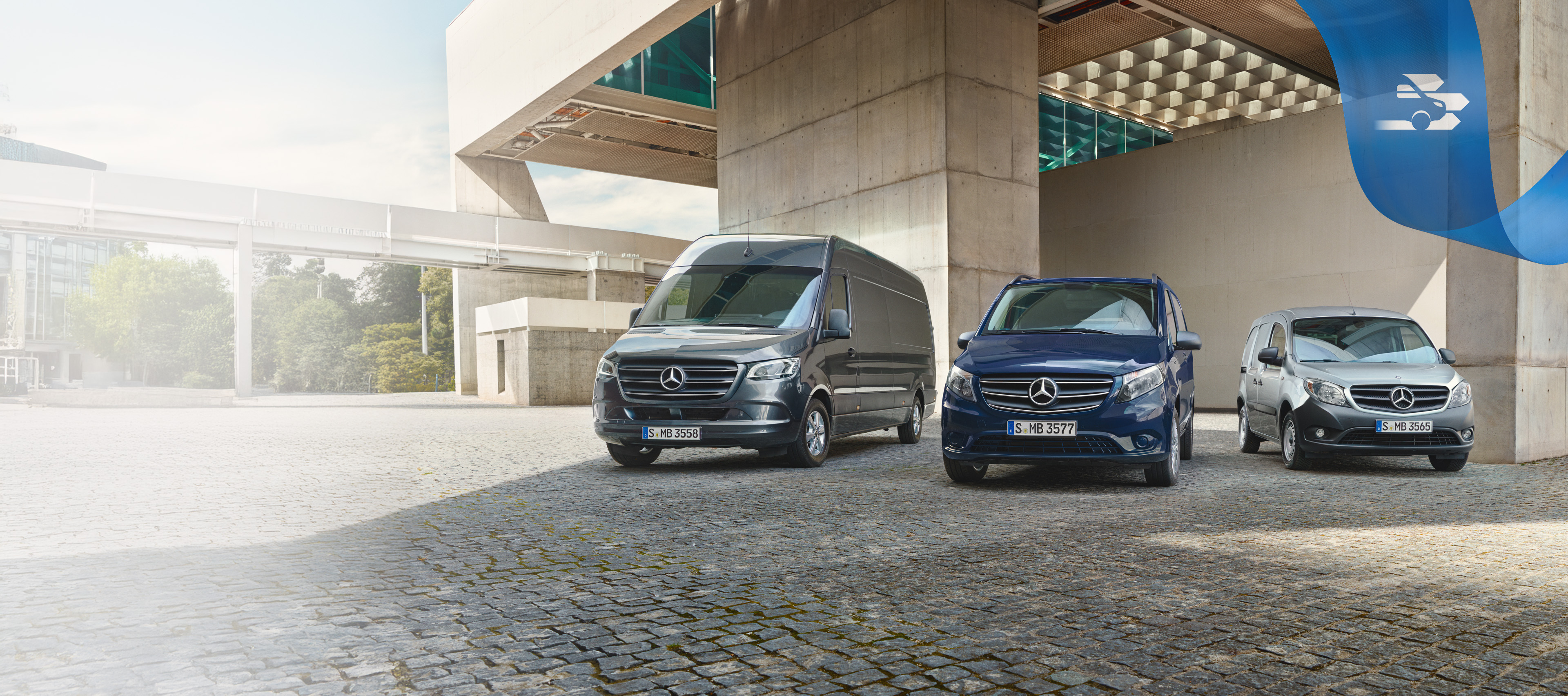 Mercedes-Benz | Garantie de qualité sur les utilitaires légers Trois utilitaires légers Mercedes-Benz symbolisant la garantie complète du véhicule neuf et du constructeur.