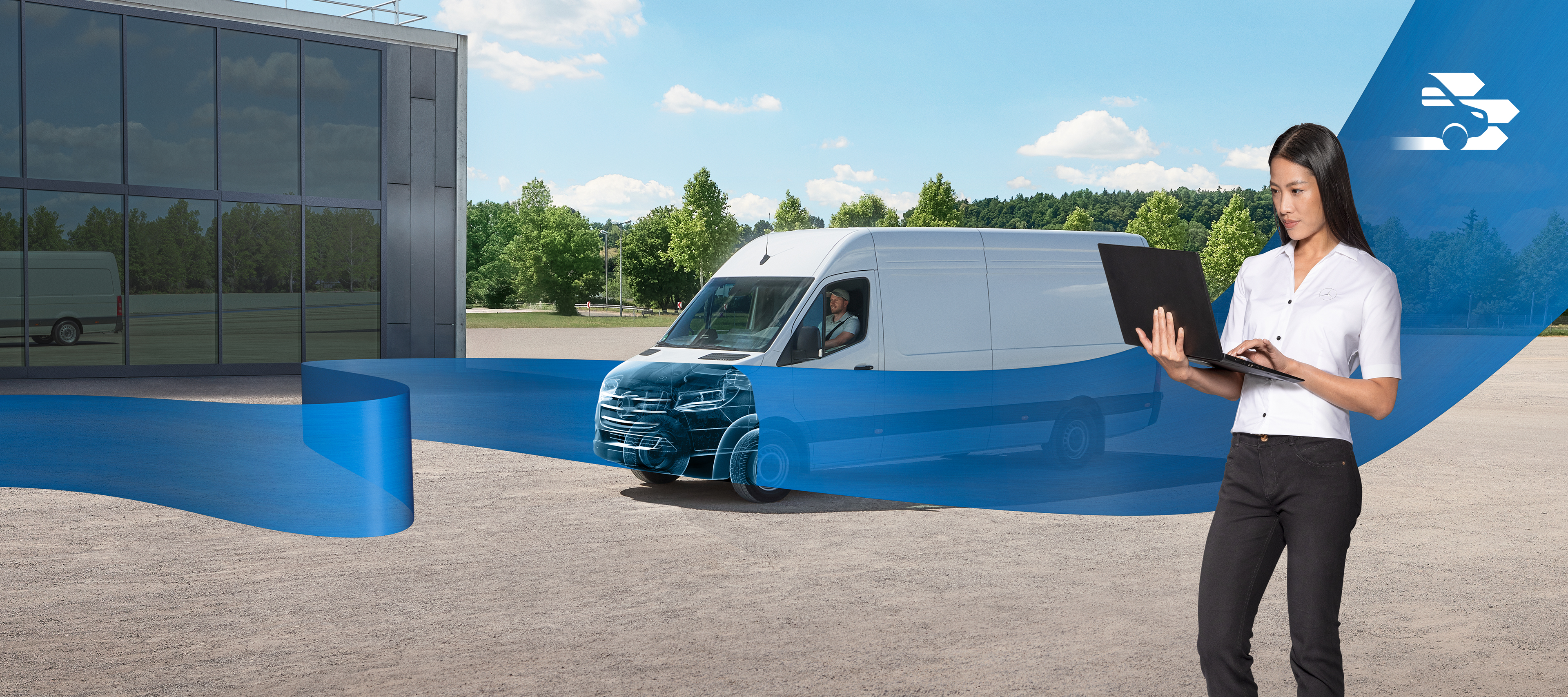 Mercedes-Benz | Technologie des utilitaires légers Femme avec un ordinateur portable à la main devant un utilitaire léger blanc, avec un ruban bleu traversant l'image. Le capot transparent symbolise le diagnostic Mercedes-Benz.